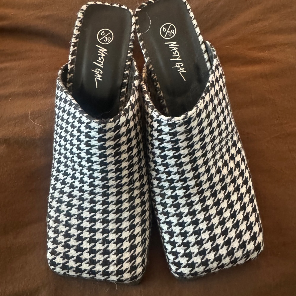Nasty Gal Black & White Houndstooth Mule Slides